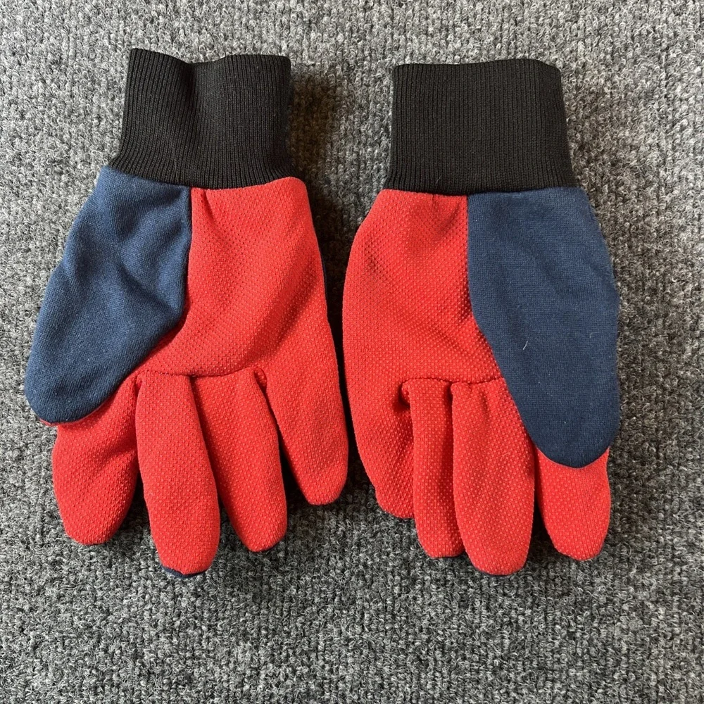 NFL New England Patriots Team Logo Sports Gloves w No-Slip PVC Grip‎